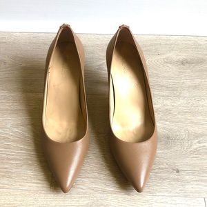Michael Kors Nude Pump
